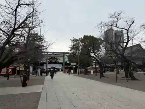 靖國神社の{uncategorized: "未分類", other: "その他", undefined: "問題あり", building: "その他建物", grave: "お墓", sacred_gate: "鳥居", guardian: "狛犬", statue: "像", buddha: "仏像", history: "歴史", nature: "自然", garden: "庭園", animal: "動物", pagoda: "塔", temizu: "手水舎", mountain_gate: "山門・神門", sanctuary: "本殿・本堂", subordinate: "末社・摂社", art: "芸術", scenery: "景色", jizo: "地蔵", ema: "絵馬", goshuin: "御朱印", omikuji: "おみくじ", items: "授与品その他", amulet: "お守り", goshuincho: "御朱印帳", eats: "食事", festival: "お祭り", votive_dance: "神楽", shichigosan: "七五三参", wedding: "結婚式", experience: "体験その他", initially: "初詣", around: "周辺", anti_infection: "感染症対策"}