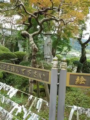 西福寺の像