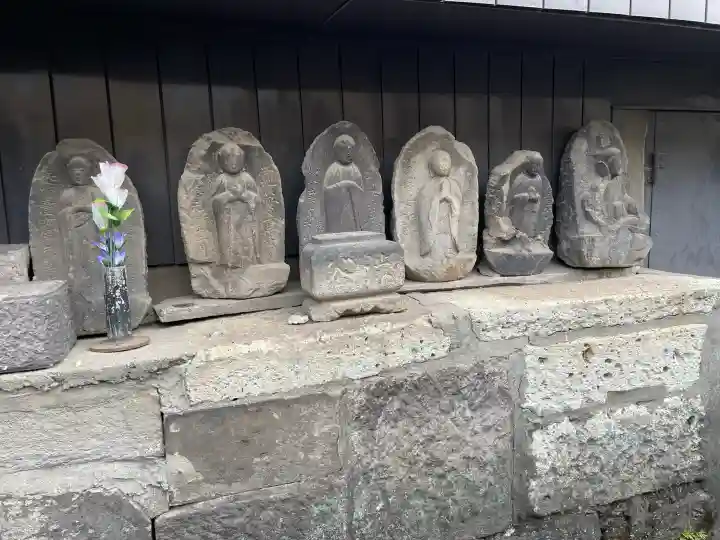 浄心寺の{uncategorized: "未分類", other: "その他", undefined: "問題あり", building: "その他建物", grave: "お墓", sacred_gate: "鳥居", guardian: "狛犬", statue: "像", buddha: "仏像", history: "歴史", nature: "自然", garden: "庭園", animal: "動物", pagoda: "塔", temizu: "手水舎", mountain_gate: "山門・神門", sanctuary: "本殿・本堂", subordinate: "末社・摂社", art: "芸術", scenery: "景色", jizo: "地蔵", ema: "絵馬", goshuin: "御朱印", omikuji: "おみくじ", items: "授与品その他", amulet: "お守り", goshuincho: "御朱印帳", eats: "食事", festival: "お祭り", votive_dance: "神楽", shichigosan: "七五三参", wedding: "結婚式", experience: "体験その他", initially: "初詣", around: "周辺", anti_infection: "感染症対策"}