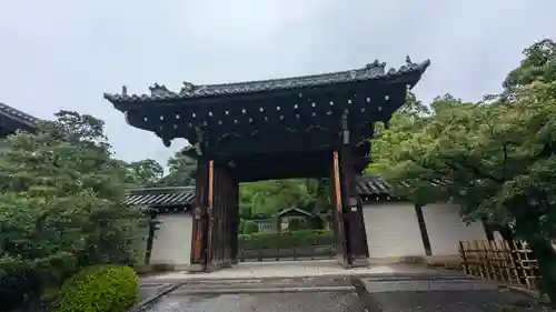 大雲院の山門