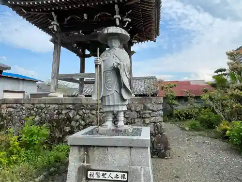 明性寺の{uncategorized: "未分類", other: "その他", undefined: "問題あり", building: "その他建物", grave: "お墓", sacred_gate: "鳥居", guardian: "狛犬", statue: "像", buddha: "仏像", history: "歴史", nature: "自然", garden: "庭園", animal: "動物", pagoda: "塔", temizu: "手水舎", mountain_gate: "山門・神門", sanctuary: "本殿・本堂", subordinate: "末社・摂社", art: "芸術", scenery: "景色", jizo: "地蔵", ema: "絵馬", goshuin: "御朱印", omikuji: "おみくじ", items: "授与品その他", amulet: "お守り", goshuincho: "御朱印帳", eats: "食事", festival: "お祭り", votive_dance: "神楽", shichigosan: "七五三参", wedding: "結婚式", experience: "体験その他", initially: "初詣", around: "周辺", anti_infection: "感染症対策"}