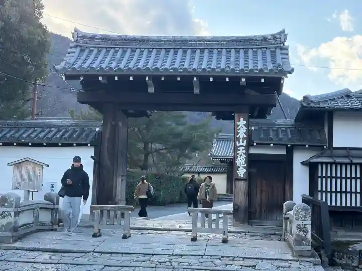 天龍寺の{uncategorized: "未分類", other: "その他", undefined: "問題あり", building: "その他建物", grave: "お墓", sacred_gate: "鳥居", guardian: "狛犬", statue: "像", buddha: "仏像", history: "歴史", nature: "自然", garden: "庭園", animal: "動物", pagoda: "塔", temizu: "手水舎", mountain_gate: "山門・神門", sanctuary: "本殿・本堂", subordinate: "末社・摂社", art: "芸術", scenery: "景色", jizo: "地蔵", ema: "絵馬", goshuin: "御朱印", omikuji: "おみくじ", items: "授与品その他", amulet: "お守り", goshuincho: "御朱印帳", eats: "食事", festival: "お祭り", votive_dance: "神楽", shichigosan: "七五三参", wedding: "結婚式", experience: "体験その他", initially: "初詣", around: "周辺", anti_infection: "感染症対策"}