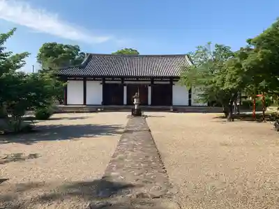 新薬師寺の本殿・本堂