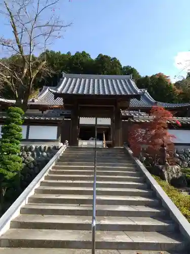 圓融寺の山門