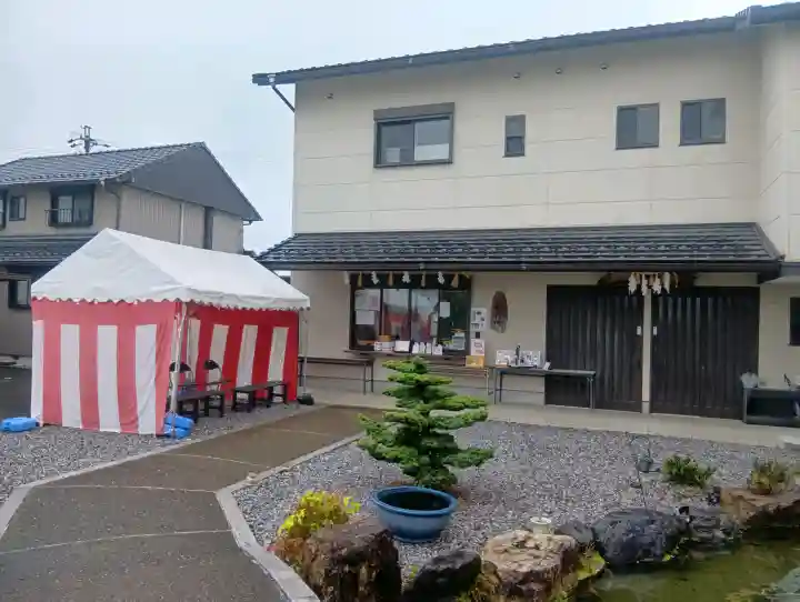 眞中神社の{uncategorized: "未分類", other: "その他", undefined: "問題あり", building: "その他建物", grave: "お墓", sacred_gate: "鳥居", guardian: "狛犬", statue: "像", buddha: "仏像", history: "歴史", nature: "自然", garden: "庭園", animal: "動物", pagoda: "塔", temizu: "手水舎", mountain_gate: "山門・神門", sanctuary: "本殿・本堂", subordinate: "末社・摂社", art: "芸術", scenery: "景色", jizo: "地蔵", ema: "絵馬", goshuin: "御朱印", omikuji: "おみくじ", items: "授与品その他", amulet: "お守り", goshuincho: "御朱印帳", eats: "食事", festival: "お祭り", votive_dance: "神楽", shichigosan: "七五三参", wedding: "結婚式", experience: "体験その他", initially: "初詣", around: "周辺", anti_infection: "感染症対策"}