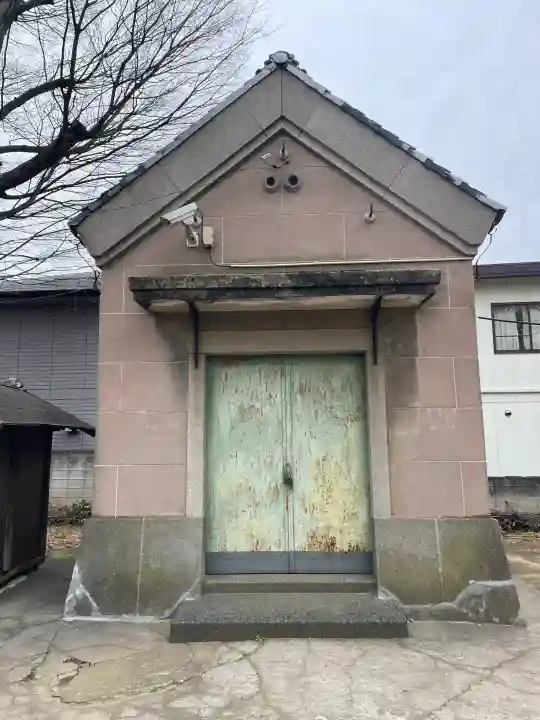 上小岩天祖神社の{uncategorized: "未分類", other: "その他", undefined: "問題あり", building: "その他建物", grave: "お墓", sacred_gate: "鳥居", guardian: "狛犬", statue: "像", buddha: "仏像", history: "歴史", nature: "自然", garden: "庭園", animal: "動物", pagoda: "塔", temizu: "手水舎", mountain_gate: "山門・神門", sanctuary: "本殿・本堂", subordinate: "末社・摂社", art: "芸術", scenery: "景色", jizo: "地蔵", ema: "絵馬", goshuin: "御朱印", omikuji: "おみくじ", items: "授与品その他", amulet: "お守り", goshuincho: "御朱印帳", eats: "食事", festival: "お祭り", votive_dance: "神楽", shichigosan: "七五三参", wedding: "結婚式", experience: "体験その他", initially: "初詣", around: "周辺", anti_infection: "感染症対策"}