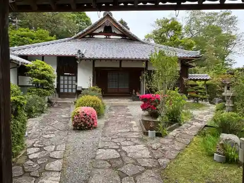 西教寺の{uncategorized: "未分類", other: "その他", undefined: "問題あり", building: "その他建物", grave: "お墓", sacred_gate: "鳥居", guardian: "狛犬", statue: "像", buddha: "仏像", history: "歴史", nature: "自然", garden: "庭園", animal: "動物", pagoda: "塔", temizu: "手水舎", mountain_gate: "山門・神門", sanctuary: "本殿・本堂", subordinate: "末社・摂社", art: "芸術", scenery: "景色", jizo: "地蔵", ema: "絵馬", goshuin: "御朱印", omikuji: "おみくじ", items: "授与品その他", amulet: "お守り", goshuincho: "御朱印帳", eats: "食事", festival: "お祭り", votive_dance: "神楽", shichigosan: "七五三参", wedding: "結婚式", experience: "体験その他", initially: "初詣", around: "周辺", anti_infection: "感染症対策"}