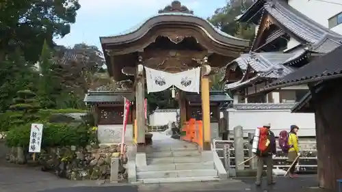 八坂寺の山門・神門