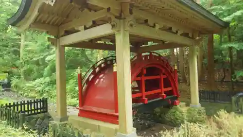 彌彦神社の庭園