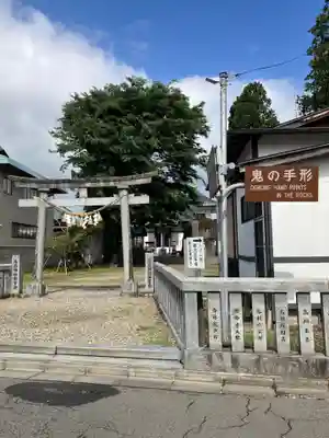 三ツ石神社(岩手県)
