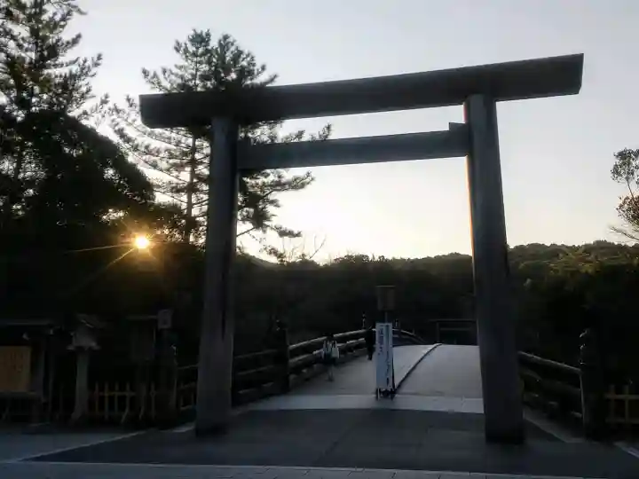 伊勢神宮内宮(皇大神宮)の{uncategorized: "未分類", other: "その他", undefined: "問題あり", building: "その他建物", grave: "お墓", sacred_gate: "鳥居", guardian: "狛犬", statue: "像", buddha: "仏像", history: "歴史", nature: "自然", garden: "庭園", animal: "動物", pagoda: "塔", temizu: "手水舎", mountain_gate: "山門・神門", sanctuary: "本殿・本堂", subordinate: "末社・摂社", art: "芸術", scenery: "景色", jizo: "地蔵", ema: "絵馬", goshuin: "御朱印", omikuji: "おみくじ", items: "授与品その他", amulet: "お守り", goshuincho: "御朱印帳", eats: "食事", festival: "お祭り", votive_dance: "神楽", shichigosan: "七五三参", wedding: "結婚式", experience: "体験その他", initially: "初詣", around: "周辺", anti_infection: "感染症対策"}