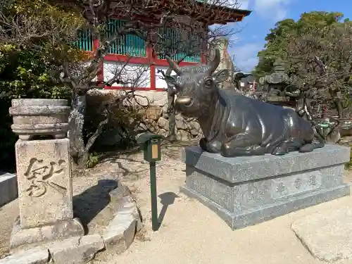 防府天満宮の{uncategorized: "未分類", other: "その他", undefined: "問題あり", building: "その他建物", grave: "お墓", sacred_gate: "鳥居", guardian: "狛犬", statue: "像", buddha: "仏像", history: "歴史", nature: "自然", garden: "庭園", animal: "動物", pagoda: "塔", temizu: "手水舎", mountain_gate: "山門・神門", sanctuary: "本殿・本堂", subordinate: "末社・摂社", art: "芸術", scenery: "景色", jizo: "地蔵", ema: "絵馬", goshuin: "御朱印", omikuji: "おみくじ", items: "授与品その他", amulet: "お守り", goshuincho: "御朱印帳", eats: "食事", festival: "お祭り", votive_dance: "神楽", shichigosan: "七五三参", wedding: "結婚式", experience: "体験その他", initially: "初詣", around: "周辺", anti_infection: "感染症対策"}