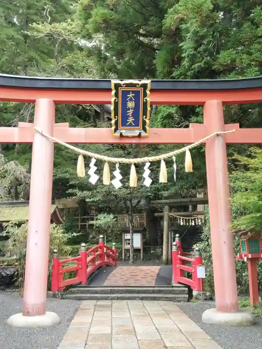 天河大辨財天社の{uncategorized: "未分類", other: "その他", undefined: "問題あり", building: "その他建物", grave: "お墓", sacred_gate: "鳥居", guardian: "狛犬", statue: "像", buddha: "仏像", history: "歴史", nature: "自然", garden: "庭園", animal: "動物", pagoda: "塔", temizu: "手水舎", mountain_gate: "山門・神門", sanctuary: "本殿・本堂", subordinate: "末社・摂社", art: "芸術", scenery: "景色", jizo: "地蔵", ema: "絵馬", goshuin: "御朱印", omikuji: "おみくじ", items: "授与品その他", amulet: "お守り", goshuincho: "御朱印帳", eats: "食事", festival: "お祭り", votive_dance: "神楽", shichigosan: "七五三参", wedding: "結婚式", experience: "体験その他", initially: "初詣", around: "周辺", anti_infection: "感染症対策"}