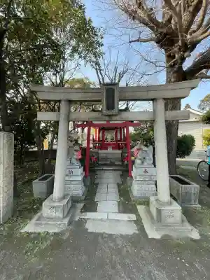 潮田稲荷神社の{uncategorized: "未分類", other: "その他", undefined: "問題あり", building: "その他建物", grave: "お墓", sacred_gate: "鳥居", guardian: "狛犬", statue: "像", buddha: "仏像", history: "歴史", nature: "自然", garden: "庭園", animal: "動物", pagoda: "塔", temizu: "手水舎", mountain_gate: "山門・神門", sanctuary: "本殿・本堂", subordinate: "末社・摂社", art: "芸術", scenery: "景色", jizo: "地蔵", ema: "絵馬", goshuin: "御朱印", omikuji: "おみくじ", items: "授与品その他", amulet: "お守り", goshuincho: "御朱印帳", eats: "食事", festival: "お祭り", votive_dance: "神楽", shichigosan: "七五三参", wedding: "結婚式", experience: "体験その他", initially: "初詣", around: "周辺", anti_infection: "感染症対策"}