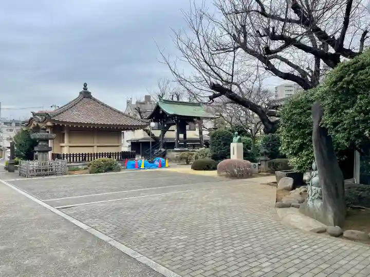 與楽寺の{uncategorized: "未分類", other: "その他", undefined: "問題あり", building: "その他建物", grave: "お墓", sacred_gate: "鳥居", guardian: "狛犬", statue: "像", buddha: "仏像", history: "歴史", nature: "自然", garden: "庭園", animal: "動物", pagoda: "塔", temizu: "手水舎", mountain_gate: "山門・神門", sanctuary: "本殿・本堂", subordinate: "末社・摂社", art: "芸術", scenery: "景色", jizo: "地蔵", ema: "絵馬", goshuin: "御朱印", omikuji: "おみくじ", items: "授与品その他", amulet: "お守り", goshuincho: "御朱印帳", eats: "食事", festival: "お祭り", votive_dance: "神楽", shichigosan: "七五三参", wedding: "結婚式", experience: "体験その他", initially: "初詣", around: "周辺", anti_infection: "感染症対策"}