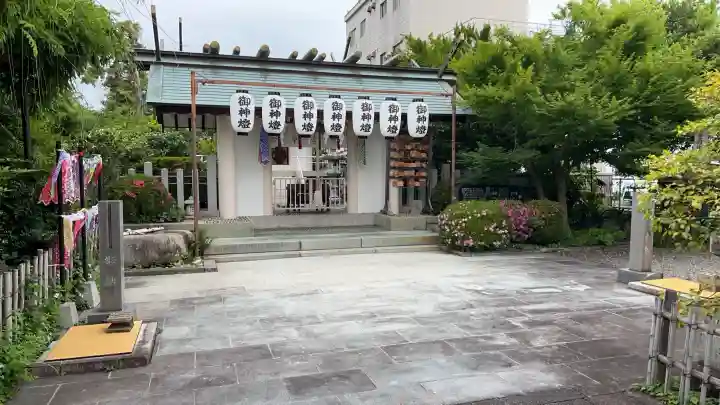 徳王稲荷社・金刀比羅社の{uncategorized: "未分類", other: "その他", undefined: "問題あり", building: "その他建物", grave: "お墓", sacred_gate: "鳥居", guardian: "狛犬", statue: "像", buddha: "仏像", history: "歴史", nature: "自然", garden: "庭園", animal: "動物", pagoda: "塔", temizu: "手水舎", mountain_gate: "山門・神門", sanctuary: "本殿・本堂", subordinate: "末社・摂社", art: "芸術", scenery: "景色", jizo: "地蔵", ema: "絵馬", goshuin: "御朱印", omikuji: "おみくじ", items: "授与品その他", amulet: "お守り", goshuincho: "御朱印帳", eats: "食事", festival: "お祭り", votive_dance: "神楽", shichigosan: "七五三参", wedding: "結婚式", experience: "体験その他", initially: "初詣", around: "周辺", anti_infection: "感染症対策"}