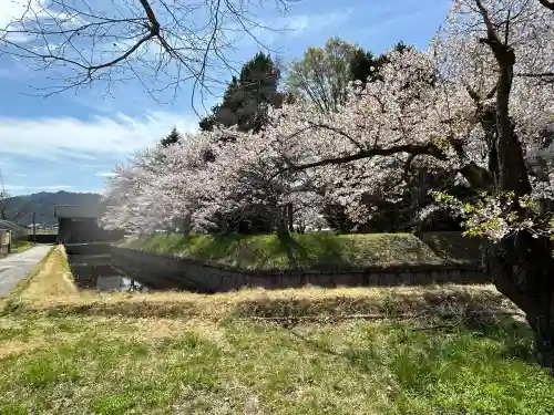 田口招魂社の{uncategorized: "未分類", other: "その他", undefined: "問題あり", building: "その他建物", grave: "お墓", sacred_gate: "鳥居", guardian: "狛犬", statue: "像", buddha: "仏像", history: "歴史", nature: "自然", garden: "庭園", animal: "動物", pagoda: "塔", temizu: "手水舎", mountain_gate: "山門・神門", sanctuary: "本殿・本堂", subordinate: "末社・摂社", art: "芸術", scenery: "景色", jizo: "地蔵", ema: "絵馬", goshuin: "御朱印", omikuji: "おみくじ", items: "授与品その他", amulet: "お守り", goshuincho: "御朱印帳", eats: "食事", festival: "お祭り", votive_dance: "神楽", shichigosan: "七五三参", wedding: "結婚式", experience: "体験その他", initially: "初詣", around: "周辺", anti_infection: "感染症対策"}