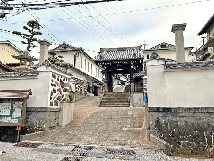 光源寺の山門・神門