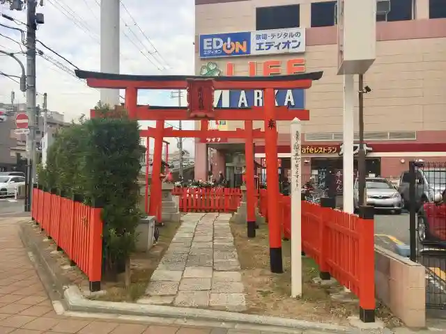 豊川大明神の鳥居