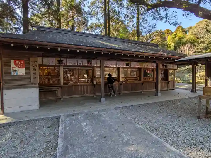 都農神社の{uncategorized: "未分類", other: "その他", undefined: "問題あり", building: "その他建物", grave: "お墓", sacred_gate: "鳥居", guardian: "狛犬", statue: "像", buddha: "仏像", history: "歴史", nature: "自然", garden: "庭園", animal: "動物", pagoda: "塔", temizu: "手水舎", mountain_gate: "山門・神門", sanctuary: "本殿・本堂", subordinate: "末社・摂社", art: "芸術", scenery: "景色", jizo: "地蔵", ema: "絵馬", goshuin: "御朱印", omikuji: "おみくじ", items: "授与品その他", amulet: "お守り", goshuincho: "御朱印帳", eats: "食事", festival: "お祭り", votive_dance: "神楽", shichigosan: "七五三参", wedding: "結婚式", experience: "体験その他", initially: "初詣", around: "周辺", anti_infection: "感染症対策"}