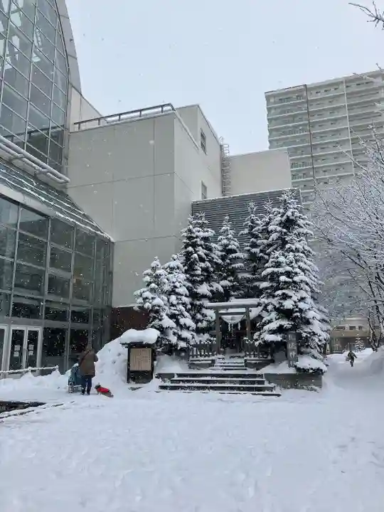 構内札幌神社の鳥居