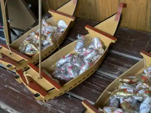 湯倉神社の{uncategorized: "未分類", other: "その他", undefined: "問題あり", building: "その他建物", grave: "お墓", sacred_gate: "鳥居", guardian: "狛犬", statue: "像", buddha: "仏像", history: "歴史", nature: "自然", garden: "庭園", animal: "動物", pagoda: "塔", temizu: "手水舎", mountain_gate: "山門・神門", sanctuary: "本殿・本堂", subordinate: "末社・摂社", art: "芸術", scenery: "景色", jizo: "地蔵", ema: "絵馬", goshuin: "御朱印", omikuji: "おみくじ", items: "授与品その他", amulet: "お守り", goshuincho: "御朱印帳", eats: "食事", festival: "お祭り", votive_dance: "神楽", shichigosan: "七五三参", wedding: "結婚式", experience: "体験その他", initially: "初詣", around: "周辺", anti_infection: "感染症対策"}