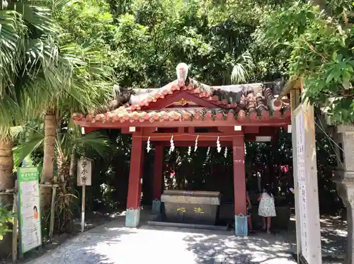 波上宮の手水舎