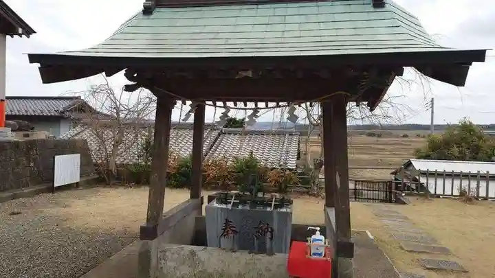 六手八幡神社の手水舎