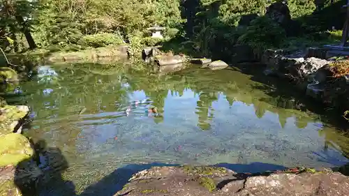 八海山尊神社の庭園