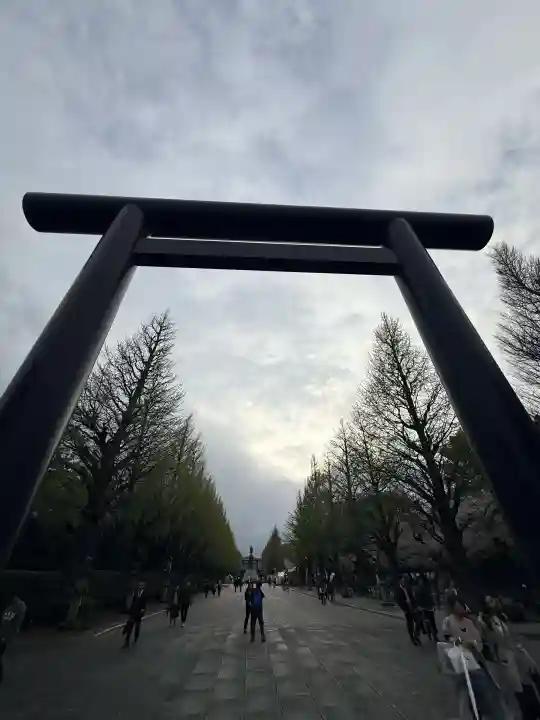 靖國神社の{uncategorized: "未分類", other: "その他", undefined: "問題あり", building: "その他建物", grave: "お墓", sacred_gate: "鳥居", guardian: "狛犬", statue: "像", buddha: "仏像", history: "歴史", nature: "自然", garden: "庭園", animal: "動物", pagoda: "塔", temizu: "手水舎", mountain_gate: "山門・神門", sanctuary: "本殿・本堂", subordinate: "末社・摂社", art: "芸術", scenery: "景色", jizo: "地蔵", ema: "絵馬", goshuin: "御朱印", omikuji: "おみくじ", items: "授与品その他", amulet: "お守り", goshuincho: "御朱印帳", eats: "食事", festival: "お祭り", votive_dance: "神楽", shichigosan: "七五三参", wedding: "結婚式", experience: "体験その他", initially: "初詣", around: "周辺", anti_infection: "感染症対策"}