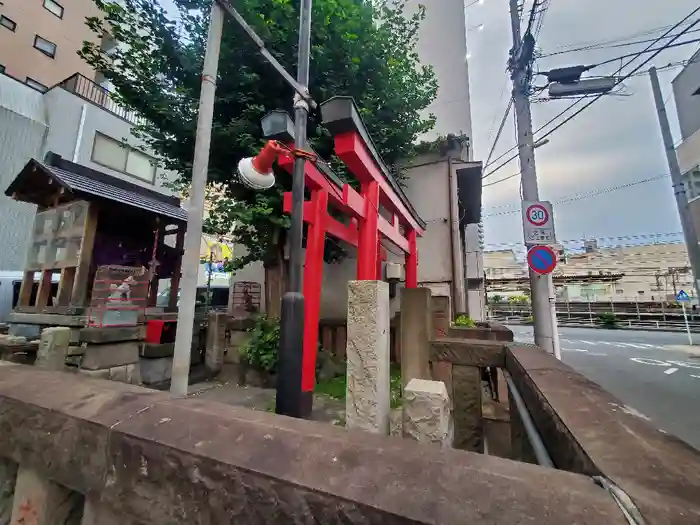 二ツ谷稲荷神社の鳥居