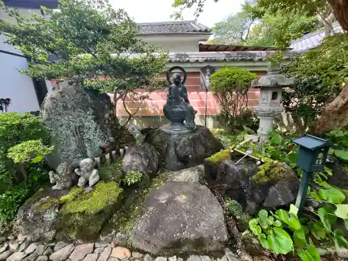 當麻寺奥院の{uncategorized: "未分類", other: "その他", undefined: "問題あり", building: "その他建物", grave: "お墓", sacred_gate: "鳥居", guardian: "狛犬", statue: "像", buddha: "仏像", history: "歴史", nature: "自然", garden: "庭園", animal: "動物", pagoda: "塔", temizu: "手水舎", mountain_gate: "山門・神門", sanctuary: "本殿・本堂", subordinate: "末社・摂社", art: "芸術", scenery: "景色", jizo: "地蔵", ema: "絵馬", goshuin: "御朱印", omikuji: "おみくじ", items: "授与品その他", amulet: "お守り", goshuincho: "御朱印帳", eats: "食事", festival: "お祭り", votive_dance: "神楽", shichigosan: "七五三参", wedding: "結婚式", experience: "体験その他", initially: "初詣", around: "周辺", anti_infection: "感染症対策"}
