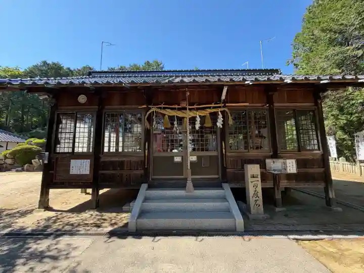 倉神社の{uncategorized: "未分類", other: "その他", undefined: "問題あり", building: "その他建物", grave: "お墓", sacred_gate: "鳥居", guardian: "狛犬", statue: "像", buddha: "仏像", history: "歴史", nature: "自然", garden: "庭園", animal: "動物", pagoda: "塔", temizu: "手水舎", mountain_gate: "山門・神門", sanctuary: "本殿・本堂", subordinate: "末社・摂社", art: "芸術", scenery: "景色", jizo: "地蔵", ema: "絵馬", goshuin: "御朱印", omikuji: "おみくじ", items: "授与品その他", amulet: "お守り", goshuincho: "御朱印帳", eats: "食事", festival: "お祭り", votive_dance: "神楽", shichigosan: "七五三参", wedding: "結婚式", experience: "体験その他", initially: "初詣", around: "周辺", anti_infection: "感染症対策"}