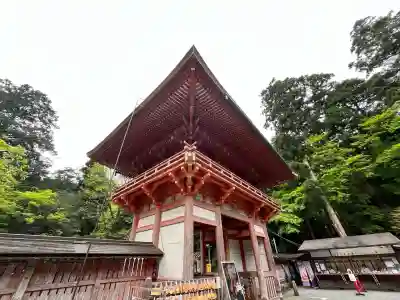 日吉大社　西本宮の{uncategorized: "未分類", other: "その他", undefined: "問題あり", building: "その他建物", grave: "お墓", sacred_gate: "鳥居", guardian: "狛犬", statue: "像", buddha: "仏像", history: "歴史", nature: "自然", garden: "庭園", animal: "動物", pagoda: "塔", temizu: "手水舎", mountain_gate: "山門・神門", sanctuary: "本殿・本堂", subordinate: "末社・摂社", art: "芸術", scenery: "景色", jizo: "地蔵", ema: "絵馬", goshuin: "御朱印", omikuji: "おみくじ", items: "授与品その他", amulet: "お守り", goshuincho: "御朱印帳", eats: "食事", festival: "お祭り", votive_dance: "神楽", shichigosan: "七五三参", wedding: "結婚式", experience: "体験その他", initially: "初詣", around: "周辺", anti_infection: "感染症対策"}