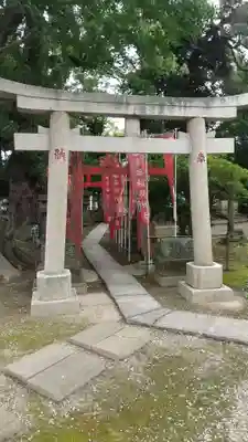 半田稲荷神社の鳥居