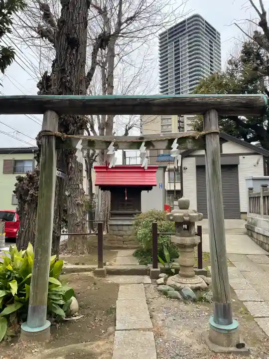 橋戸稲荷神社の{uncategorized: "未分類", other: "その他", undefined: "問題あり", building: "その他建物", grave: "お墓", sacred_gate: "鳥居", guardian: "狛犬", statue: "像", buddha: "仏像", history: "歴史", nature: "自然", garden: "庭園", animal: "動物", pagoda: "塔", temizu: "手水舎", mountain_gate: "山門・神門", sanctuary: "本殿・本堂", subordinate: "末社・摂社", art: "芸術", scenery: "景色", jizo: "地蔵", ema: "絵馬", goshuin: "御朱印", omikuji: "おみくじ", items: "授与品その他", amulet: "お守り", goshuincho: "御朱印帳", eats: "食事", festival: "お祭り", votive_dance: "神楽", shichigosan: "七五三参", wedding: "結婚式", experience: "体験その他", initially: "初詣", around: "周辺", anti_infection: "感染症対策"}