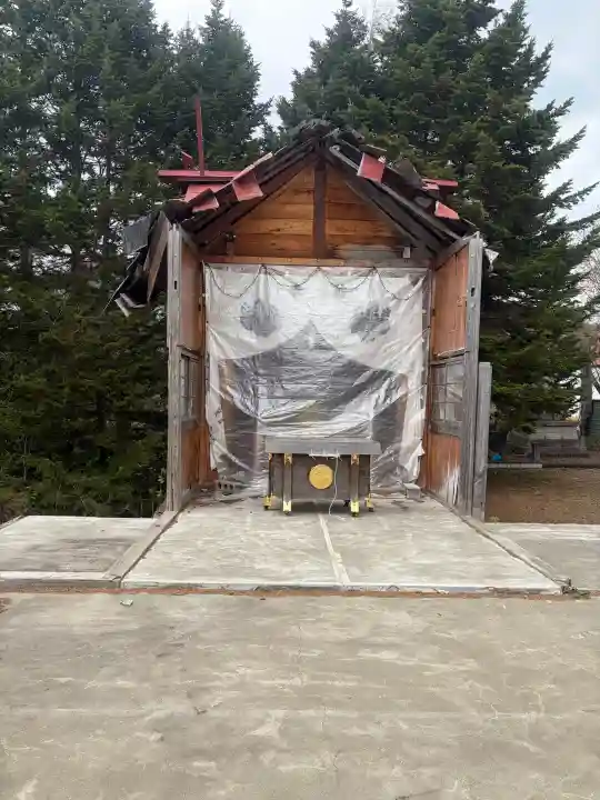 樺戸神社の{uncategorized: "未分類", other: "その他", undefined: "問題あり", building: "その他建物", grave: "お墓", sacred_gate: "鳥居", guardian: "狛犬", statue: "像", buddha: "仏像", history: "歴史", nature: "自然", garden: "庭園", animal: "動物", pagoda: "塔", temizu: "手水舎", mountain_gate: "山門・神門", sanctuary: "本殿・本堂", subordinate: "末社・摂社", art: "芸術", scenery: "景色", jizo: "地蔵", ema: "絵馬", goshuin: "御朱印", omikuji: "おみくじ", items: "授与品その他", amulet: "お守り", goshuincho: "御朱印帳", eats: "食事", festival: "お祭り", votive_dance: "神楽", shichigosan: "七五三参", wedding: "結婚式", experience: "体験その他", initially: "初詣", around: "周辺", anti_infection: "感染症対策"}