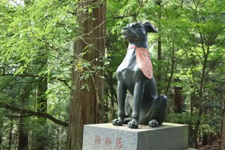 三峯神社の{uncategorized: "未分類", other: "その他", undefined: "問題あり", building: "その他建物", grave: "お墓", sacred_gate: "鳥居", guardian: "狛犬", statue: "像", buddha: "仏像", history: "歴史", nature: "自然", garden: "庭園", animal: "動物", pagoda: "塔", temizu: "手水舎", mountain_gate: "山門・神門", sanctuary: "本殿・本堂", subordinate: "末社・摂社", art: "芸術", scenery: "景色", jizo: "地蔵", ema: "絵馬", goshuin: "御朱印", omikuji: "おみくじ", items: "授与品その他", amulet: "お守り", goshuincho: "御朱印帳", eats: "食事", festival: "お祭り", votive_dance: "神楽", shichigosan: "七五三参", wedding: "結婚式", experience: "体験その他", initially: "初詣", around: "周辺", anti_infection: "感染症対策"}