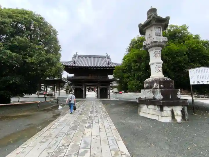 豊川閣 妙厳寺の{uncategorized: "未分類", other: "その他", undefined: "問題あり", building: "その他建物", grave: "お墓", sacred_gate: "鳥居", guardian: "狛犬", statue: "像", buddha: "仏像", history: "歴史", nature: "自然", garden: "庭園", animal: "動物", pagoda: "塔", temizu: "手水舎", mountain_gate: "山門・神門", sanctuary: "本殿・本堂", subordinate: "末社・摂社", art: "芸術", scenery: "景色", jizo: "地蔵", ema: "絵馬", goshuin: "御朱印", omikuji: "おみくじ", items: "授与品その他", amulet: "お守り", goshuincho: "御朱印帳", eats: "食事", festival: "お祭り", votive_dance: "神楽", shichigosan: "七五三参", wedding: "結婚式", experience: "体験その他", initially: "初詣", around: "周辺", anti_infection: "感染症対策"}
