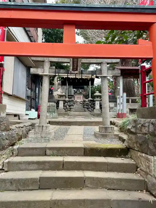 向陵稲荷神社の{uncategorized: "未分類", other: "その他", undefined: "問題あり", building: "その他建物", grave: "お墓", sacred_gate: "鳥居", guardian: "狛犬", statue: "像", buddha: "仏像", history: "歴史", nature: "自然", garden: "庭園", animal: "動物", pagoda: "塔", temizu: "手水舎", mountain_gate: "山門・神門", sanctuary: "本殿・本堂", subordinate: "末社・摂社", art: "芸術", scenery: "景色", jizo: "地蔵", ema: "絵馬", goshuin: "御朱印", omikuji: "おみくじ", items: "授与品その他", amulet: "お守り", goshuincho: "御朱印帳", eats: "食事", festival: "お祭り", votive_dance: "神楽", shichigosan: "七五三参", wedding: "結婚式", experience: "体験その他", initially: "初詣", around: "周辺", anti_infection: "感染症対策"}