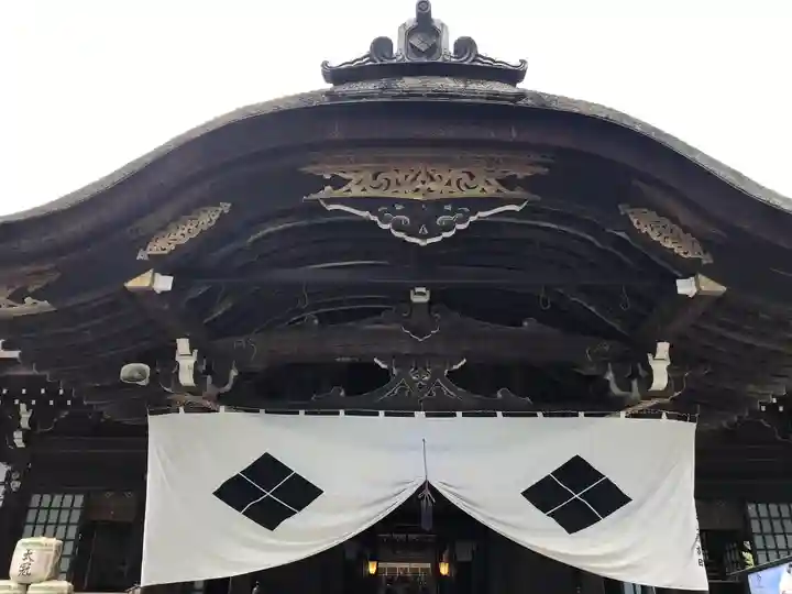 武田神社の本殿・本堂