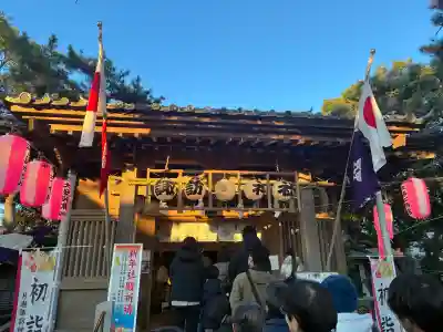 片瀬諏訪神社の{uncategorized: "未分類", other: "その他", undefined: "問題あり", building: "その他建物", grave: "お墓", sacred_gate: "鳥居", guardian: "狛犬", statue: "像", buddha: "仏像", history: "歴史", nature: "自然", garden: "庭園", animal: "動物", pagoda: "塔", temizu: "手水舎", mountain_gate: "山門・神門", sanctuary: "本殿・本堂", subordinate: "末社・摂社", art: "芸術", scenery: "景色", jizo: "地蔵", ema: "絵馬", goshuin: "御朱印", omikuji: "おみくじ", items: "授与品その他", amulet: "お守り", goshuincho: "御朱印帳", eats: "食事", festival: "お祭り", votive_dance: "神楽", shichigosan: "七五三参", wedding: "結婚式", experience: "体験その他", initially: "初詣", around: "周辺", anti_infection: "感染症対策"}