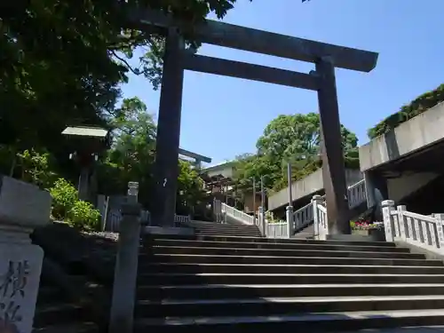 伊勢山皇大神宮の鳥居