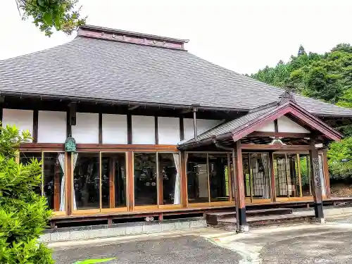 葉坂寺の本殿・本堂