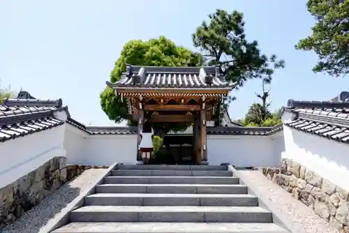 陽龍寺の山門