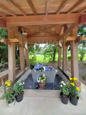 高司神社〜むすびの神の鎮まる社〜の手水舎