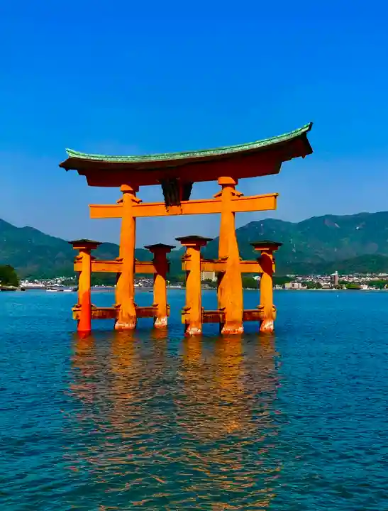 厳島神社の鳥居