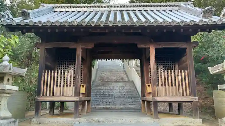 新庄八幡宮の山門・神門