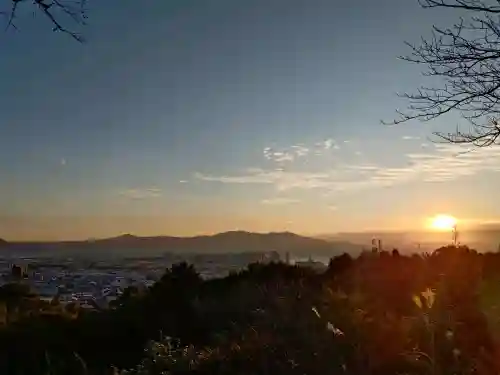 谷山神社の{uncategorized: "未分類", other: "その他", undefined: "問題あり", building: "その他建物", grave: "お墓", sacred_gate: "鳥居", guardian: "狛犬", statue: "像", buddha: "仏像", history: "歴史", nature: "自然", garden: "庭園", animal: "動物", pagoda: "塔", temizu: "手水舎", mountain_gate: "山門・神門", sanctuary: "本殿・本堂", subordinate: "末社・摂社", art: "芸術", scenery: "景色", jizo: "地蔵", ema: "絵馬", goshuin: "御朱印", omikuji: "おみくじ", items: "授与品その他", amulet: "お守り", goshuincho: "御朱印帳", eats: "食事", festival: "お祭り", votive_dance: "神楽", shichigosan: "七五三参", wedding: "結婚式", experience: "体験その他", initially: "初詣", around: "周辺", anti_infection: "感染症対策"}