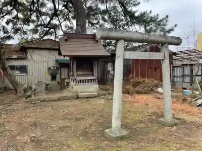 第六天神社の{uncategorized: "未分類", other: "その他", undefined: "問題あり", building: "その他建物", grave: "お墓", sacred_gate: "鳥居", guardian: "狛犬", statue: "像", buddha: "仏像", history: "歴史", nature: "自然", garden: "庭園", animal: "動物", pagoda: "塔", temizu: "手水舎", mountain_gate: "山門・神門", sanctuary: "本殿・本堂", subordinate: "末社・摂社", art: "芸術", scenery: "景色", jizo: "地蔵", ema: "絵馬", goshuin: "御朱印", omikuji: "おみくじ", items: "授与品その他", amulet: "お守り", goshuincho: "御朱印帳", eats: "食事", festival: "お祭り", votive_dance: "神楽", shichigosan: "七五三参", wedding: "結婚式", experience: "体験その他", initially: "初詣", around: "周辺", anti_infection: "感染症対策"}